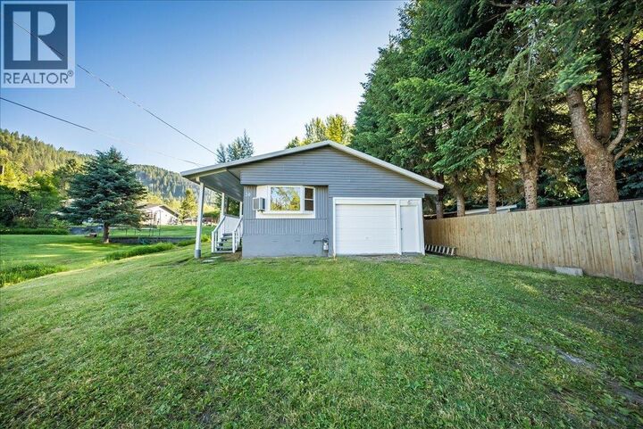 Property Photo: 30 Davis Avenue BC V0G 1L1