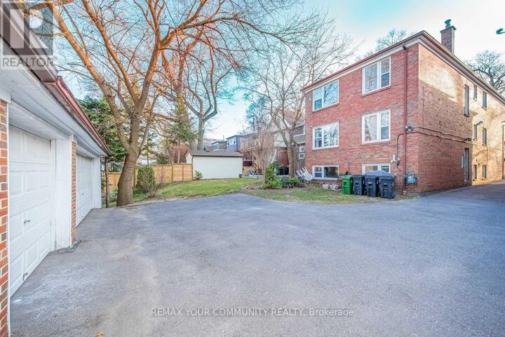 Property Photo: 163 Evelyn Avenue 3 ON M6P 2Z6