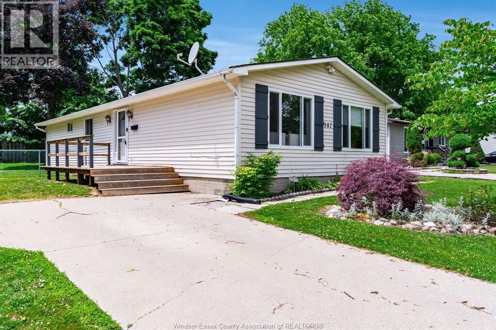 Property Photo: 302 Summerset Avenue ON N9Y 2B9