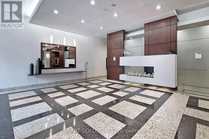 Property Photo: 18 Parkview Avenue 1512 ON M2N 7H7