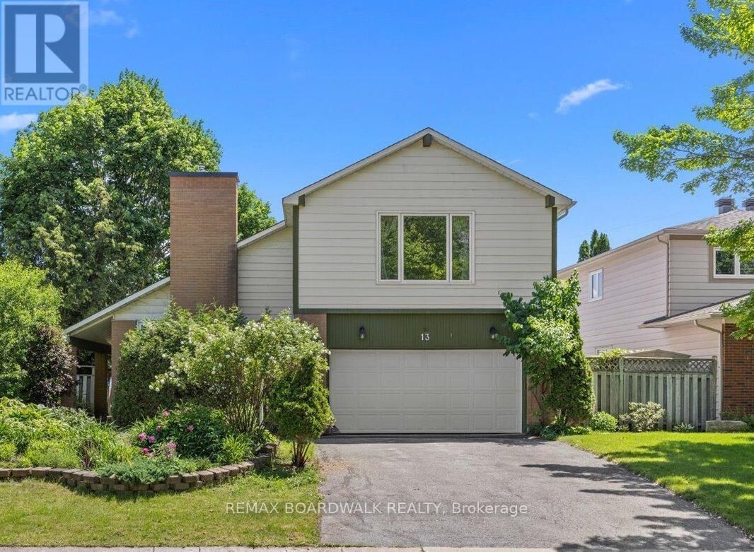 Property Photo:  13 Pommel Crescent  ON K2M 1A3 