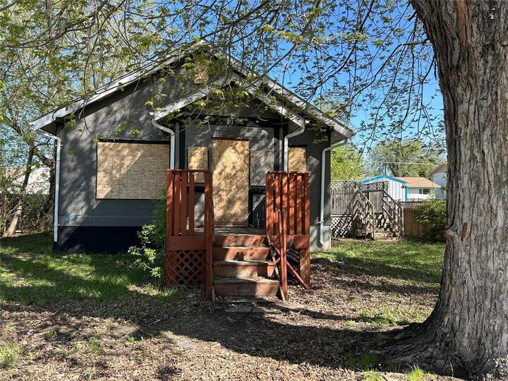 Property Photo: 17 Cedar Street MB R0E 1M0