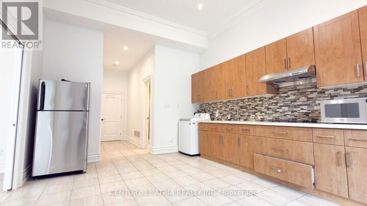 Property Photo: 183 Ellerslie Avenue Bsmt ON M2N 1Y3