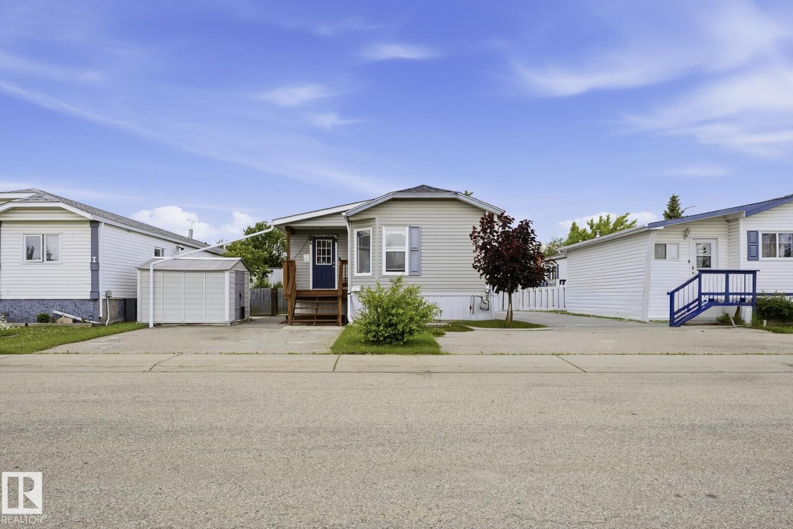 Property Photo: 120 Springfield Crescent AB T7X 3H8