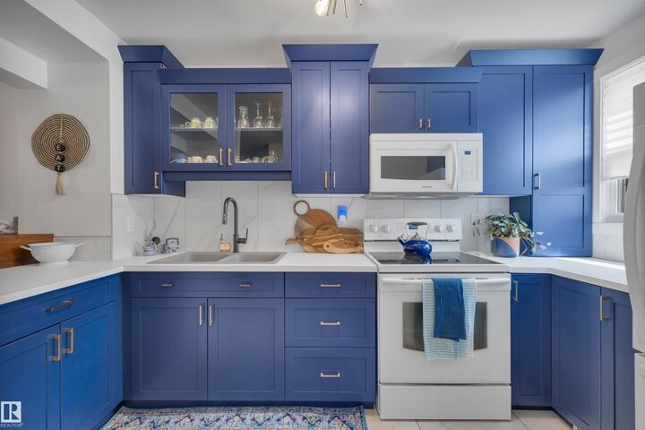 Property Photo:  2024 57 Street NW 44  AB T6L 2Z3 