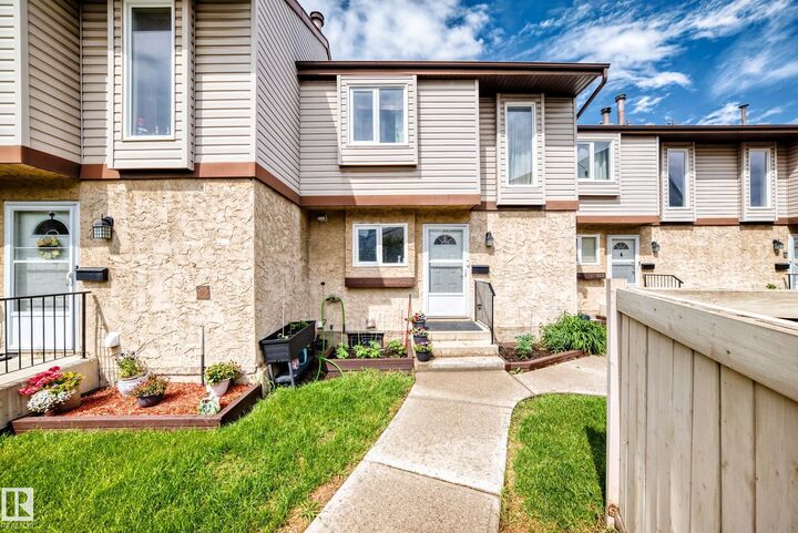 Property Photo:  102 Royal Terrace NW  AB T6J 4R2 
