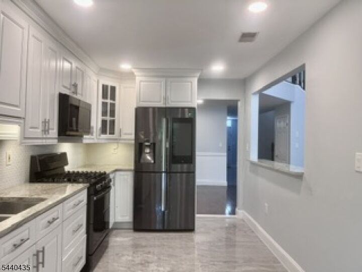 Property Photo:  75 Washington Ct 75  NJ 07082 