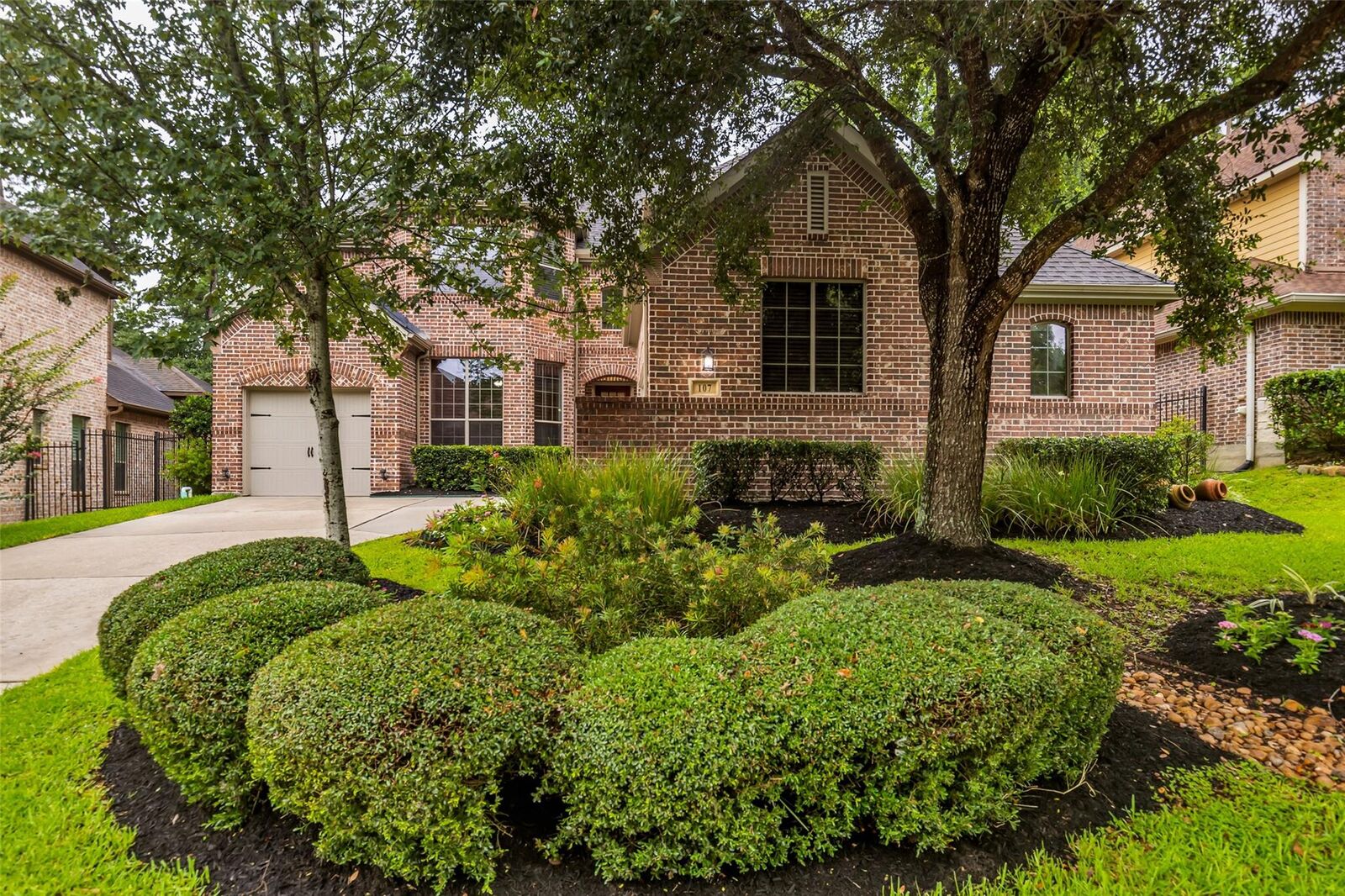 Property Photo: 107 N Almondell Circle TX 77354