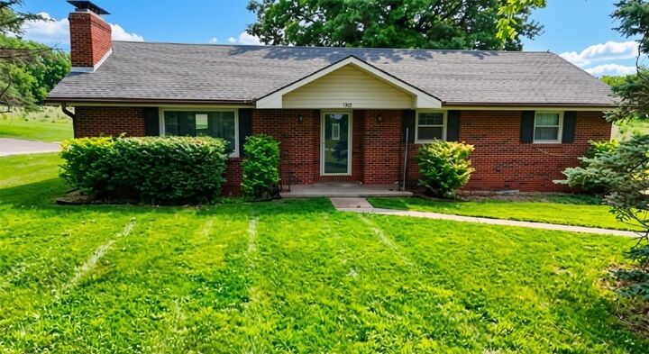 Property Photo:  1305 S US 71 Highway  MO 64485 