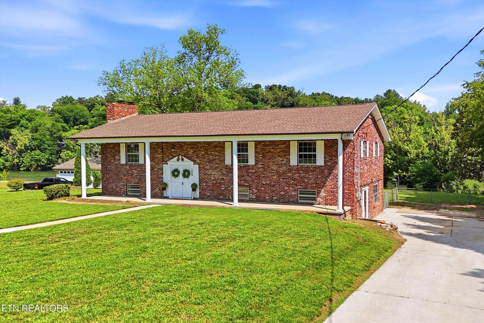 Property Photo: 1809 River Shores Drive TN 37914