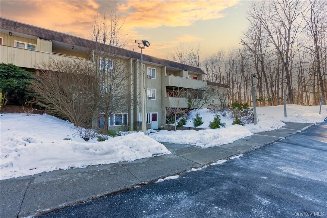 Property Photo:  10 Wild Oaks Road 210  NY 10526 
