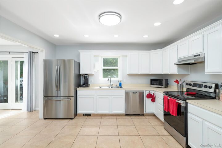Property Photo:  22 Elm Road  NY 10537 