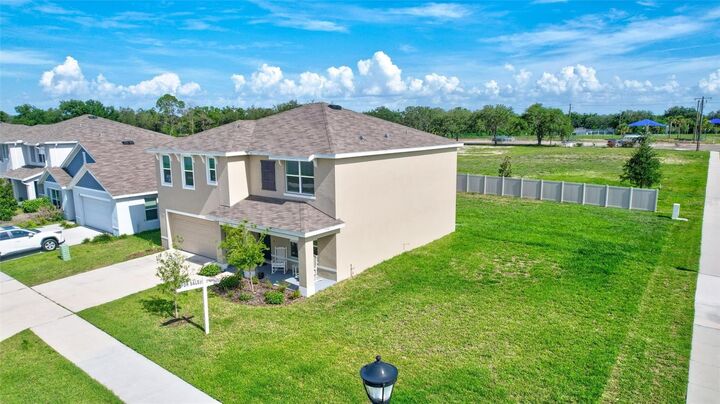 Property Photo:  7601 Rosewood Garden Loop  FL 33637 