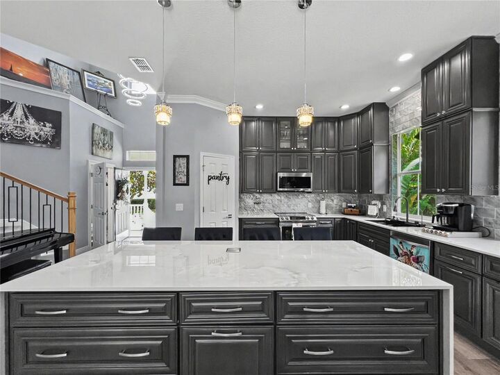 Property Photo:  816 Runner Oak Street  FL 34747 