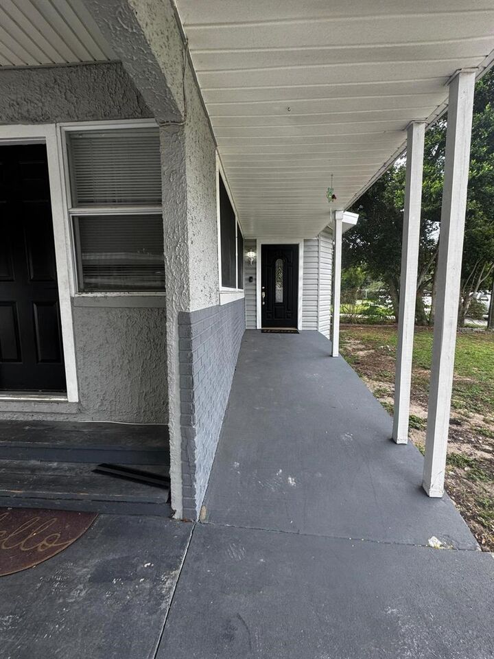 Property Photo:  