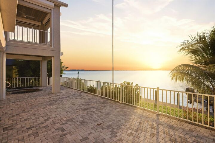 Property Photo:  2139 Palm Tree Drive  FL 33950 