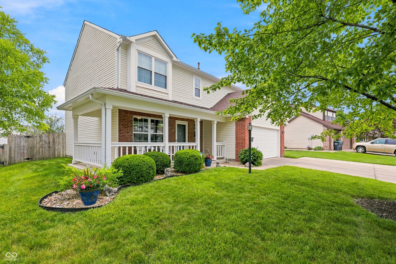 Property Photo:  205 Easton Point Way  IN 46142 