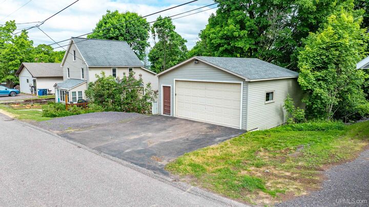 Property Photo:  606 W Calverley Avenue  MI 49931 