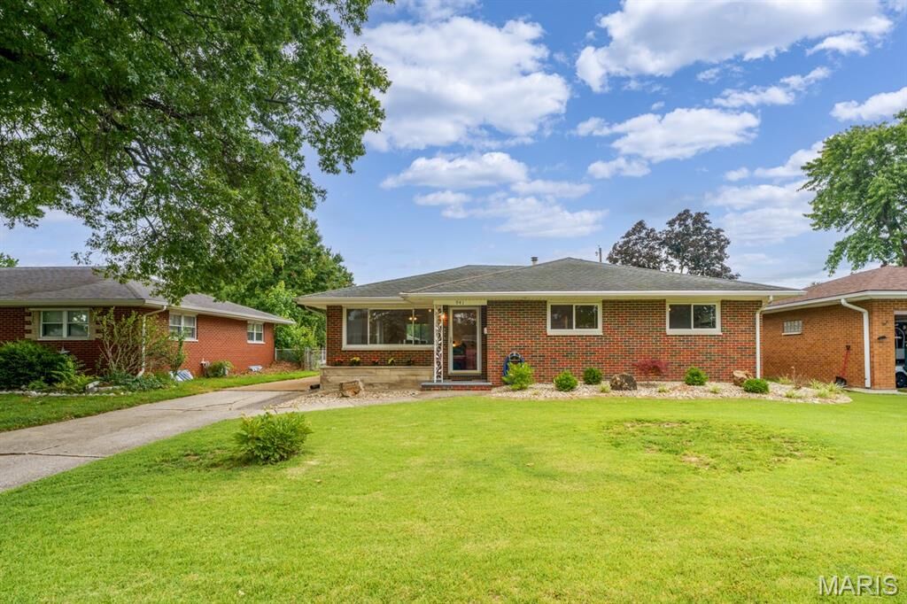 Property Photo: 941 Willow Street IL 62095