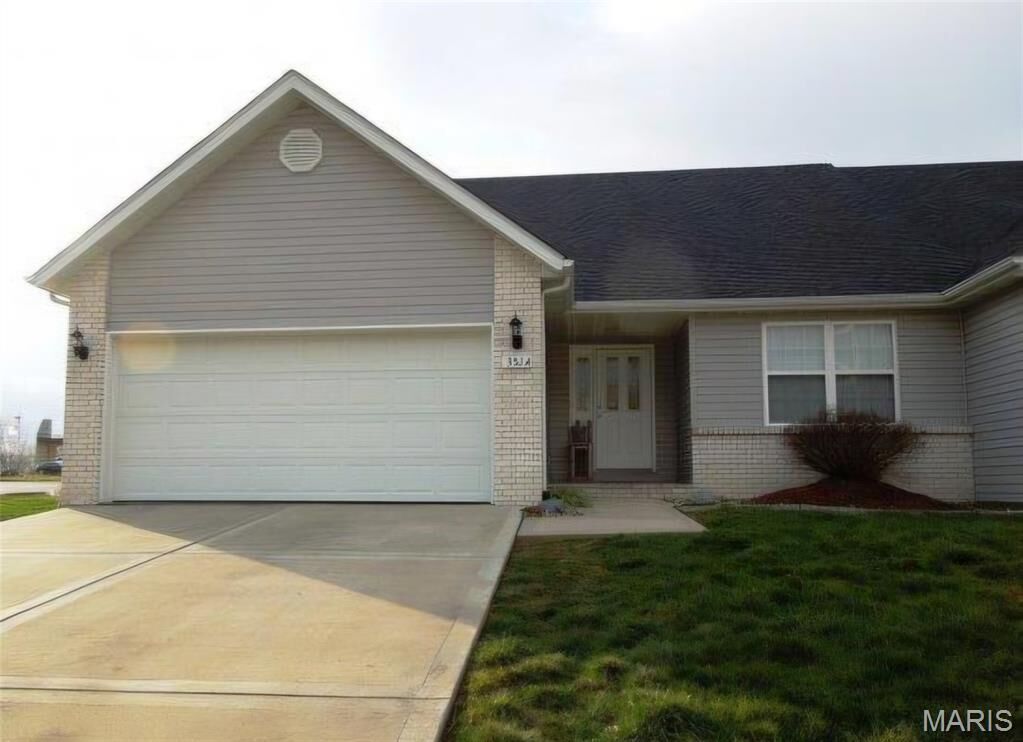 Property Photo:  351 Jarvis Court A  IL 62294 
