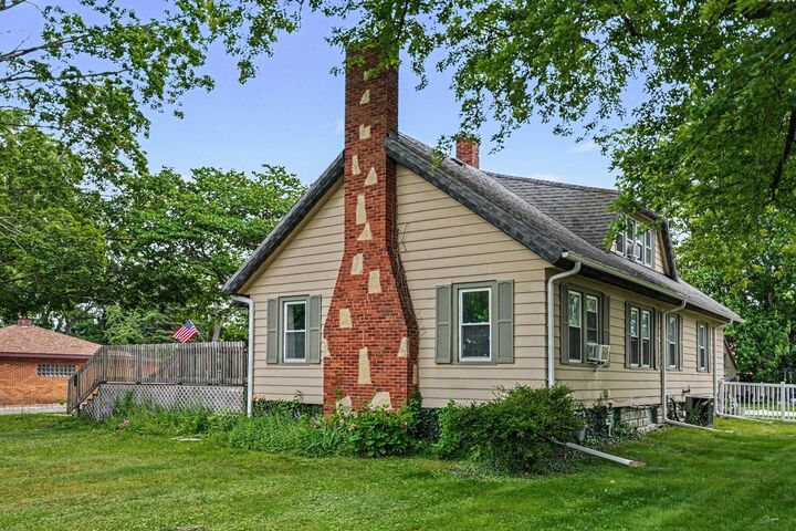 Property Photo:  2211 Morton Avenue  MI 49085 