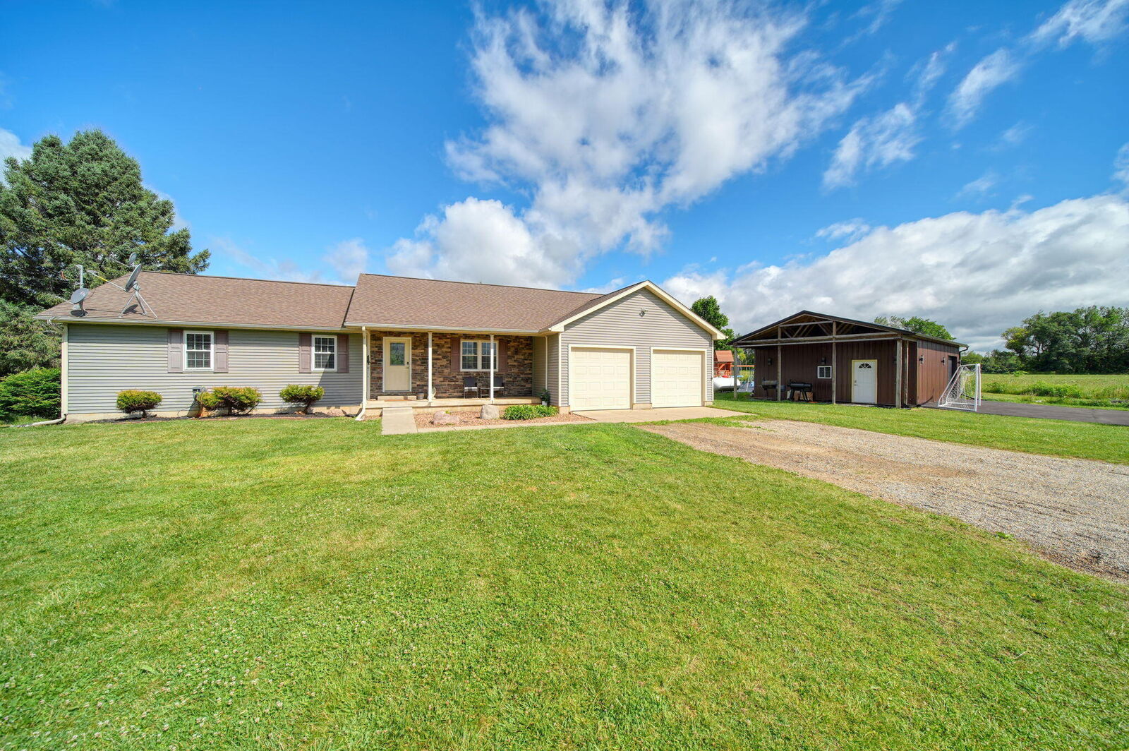 Property Photo:  13700 Clinton Road  MI 49264 