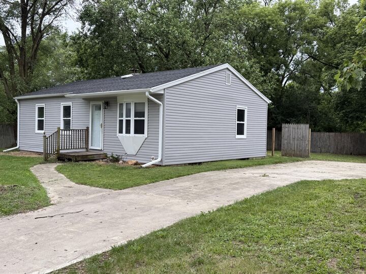 Property Photo:  216 Ardmoor Drive  MI 49037 