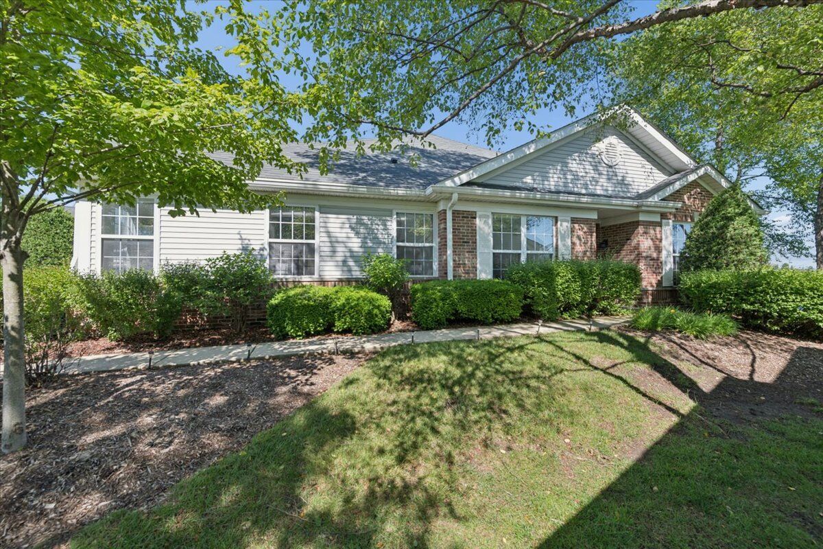 Property Photo: 21102 W Cypress Court IL 60544