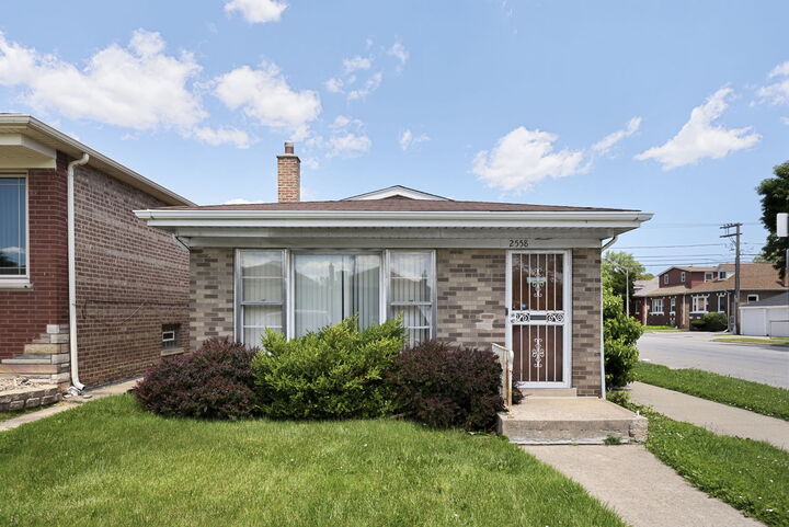 Property Photo:  2558 E 93rd Street  IL 60617 