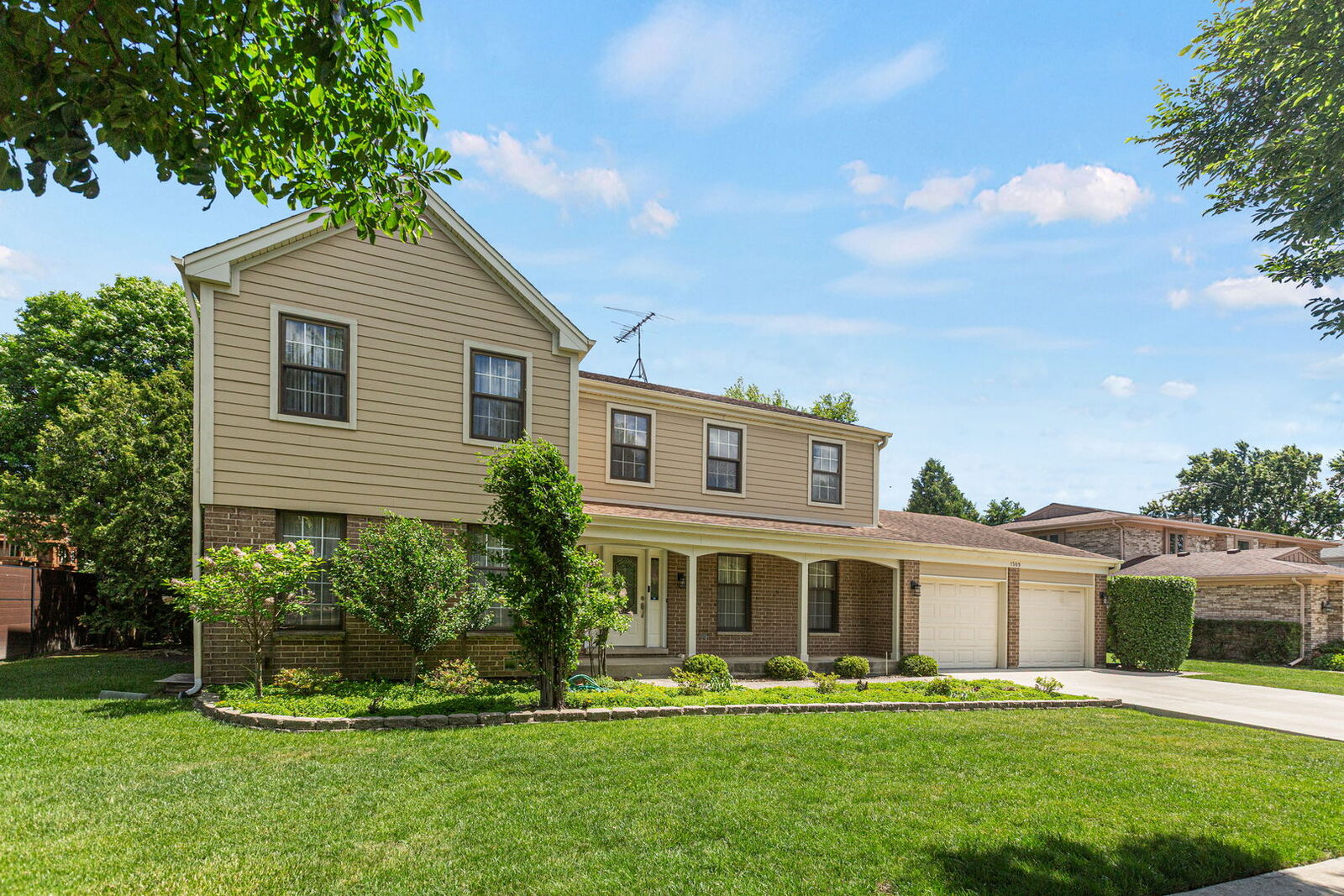 Property Photo:  1509 Lori Lyn Lane  IL 60062 