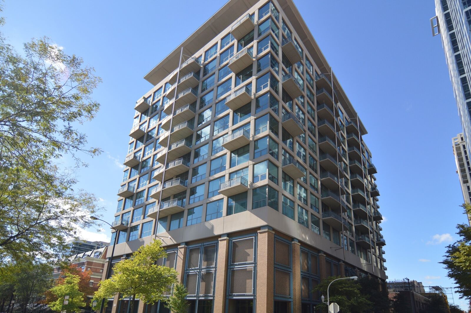 Property Photo: 125 E 13th Street 613 IL 60605
