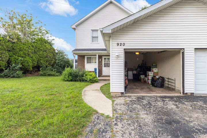 Property Photo: 920-922 Autumn Lane IL 60505