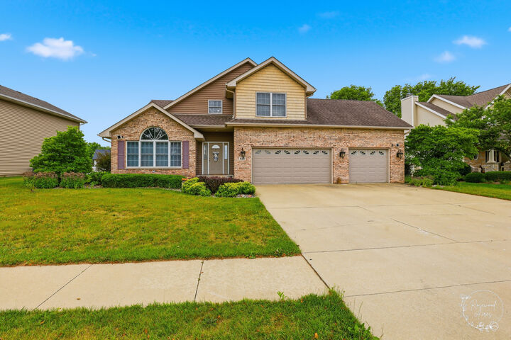 Property Photo: 529 Hollyberry Lane IL 60914