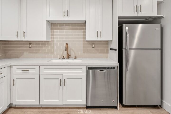 Property Photo: 532 N Rossmore Avenue 107 CA 90004