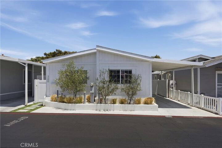 Property Photo:  260 Mayflower  CA 92660 