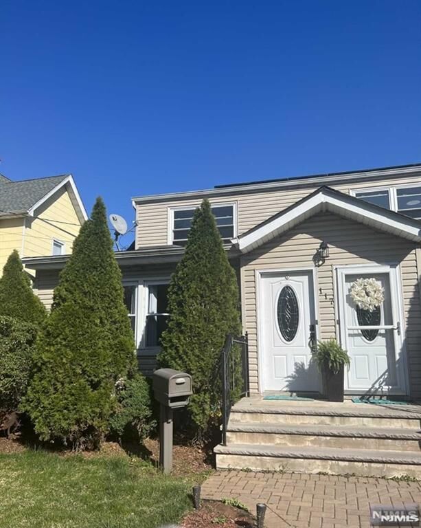 Property Photo: 117 Feronia Way 2nd Floor NJ 07070
