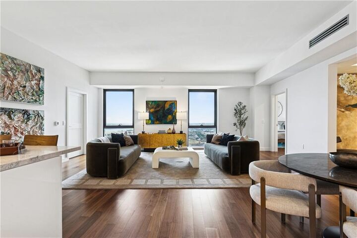 Property Photo: 2 Canal Street 2304 LA 70130