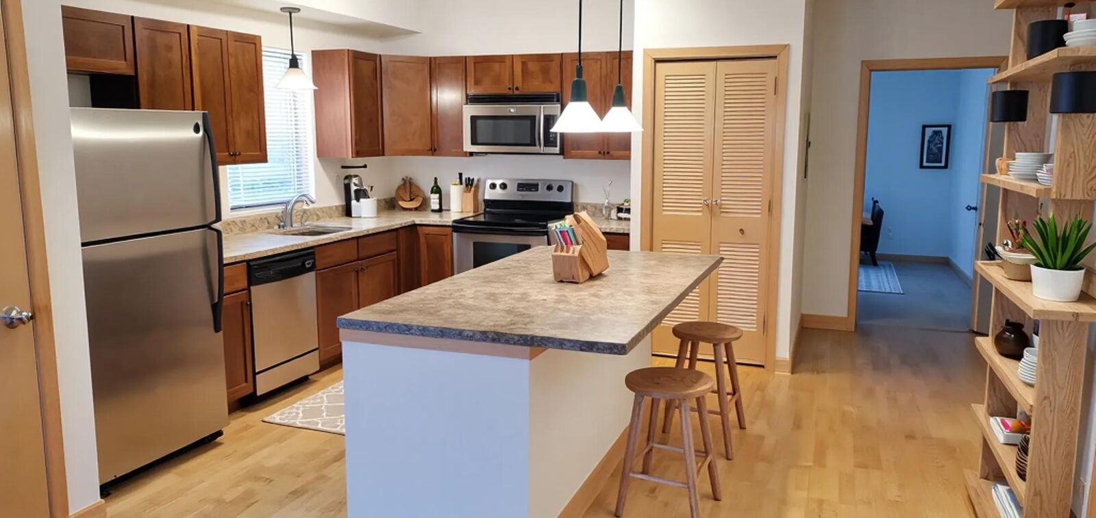 Property Photo:  1805 3rd Avenue S 202  MN 55404 