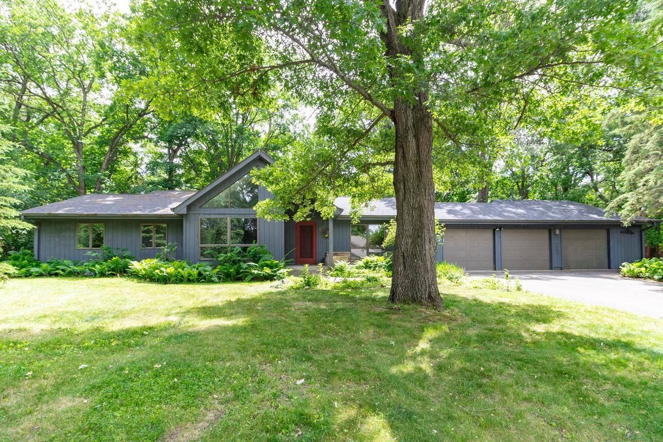 Property Photo:  500 Robert Court  MN 55115 