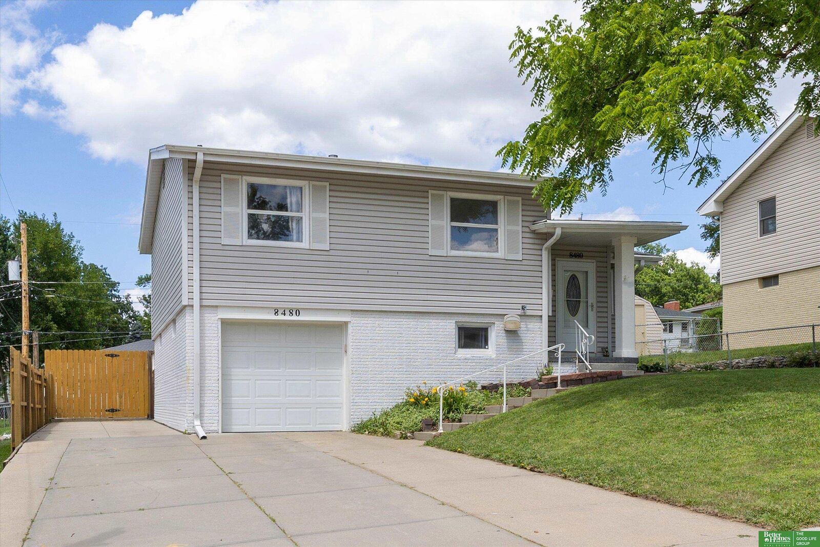 Property Photo: 8480 Lakeview Drive NE 68127