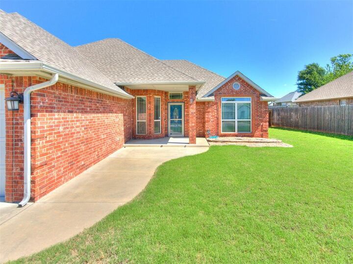 Property Photo:  1059 Fox Run Lane  OK 73010 
