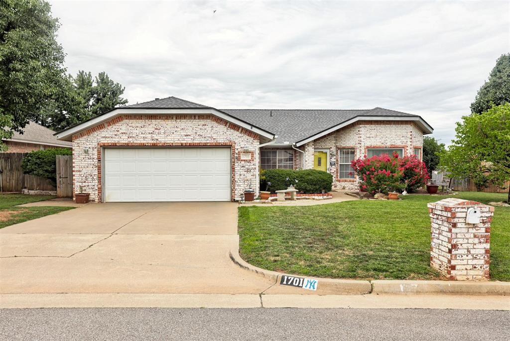 Property Photo: 1701 NW 172nd Street OK 73012