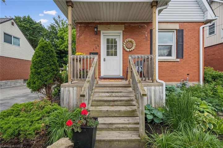 Property Photo:  136 Alma Street N  ON N1H 5X4 