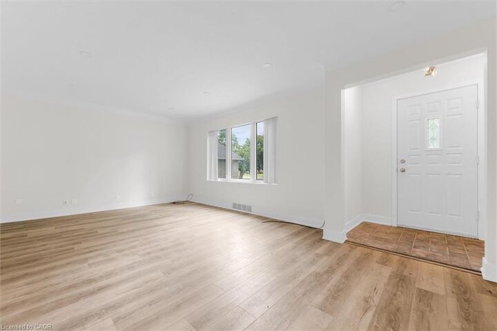 Property Photo: 18 Bonavem Drive 1 ON L2N 1X8