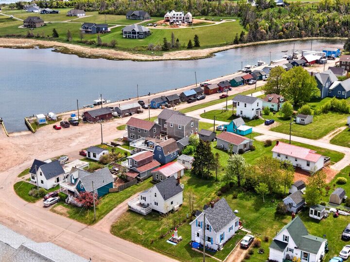 Property Photo:  105 Riverside Drive  PE C0A 1X0 