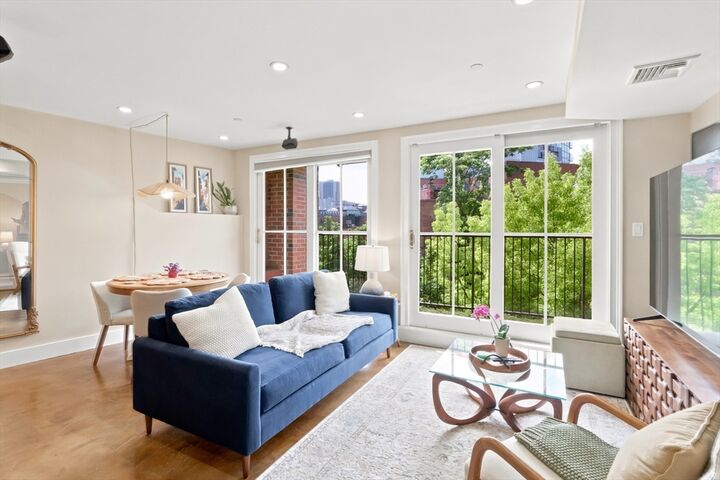 Property Photo:  64-66 Salem Street 5R  MA 02113 