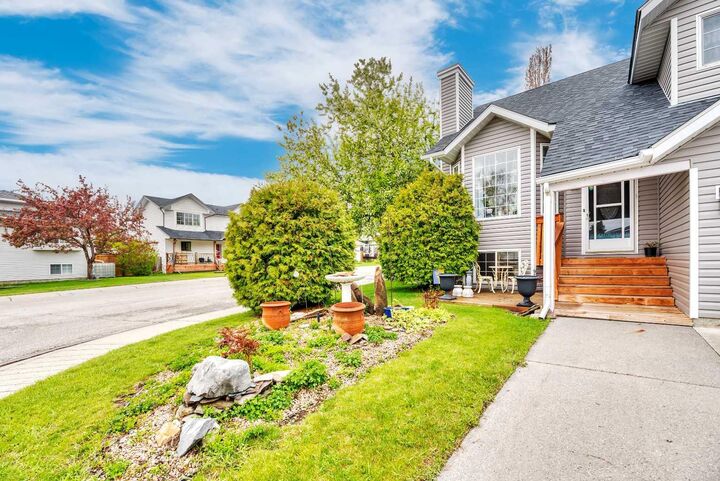 Property Photo: 6 Greenview Crescent AB T1P 1L2