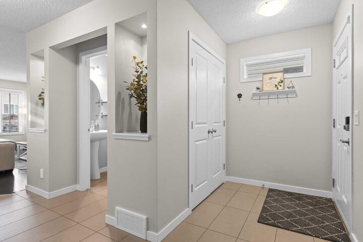 Property Photo:  74 Hillcrest Street SW  AB T4B 0Y7 