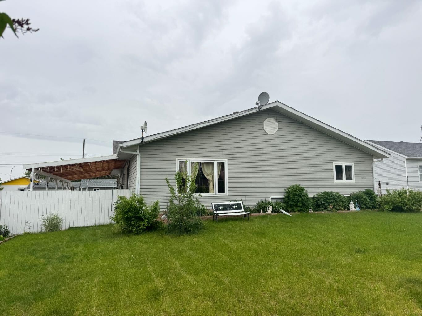 Property Photo: 10208 113 Street AB T0H 1L0