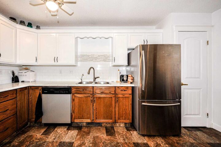 Property Photo: 3904 56A Street AB T4V 4L1
